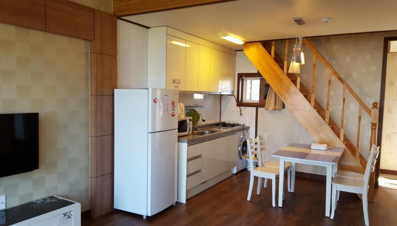 Jeju Time-Travel Pension Exterior photo